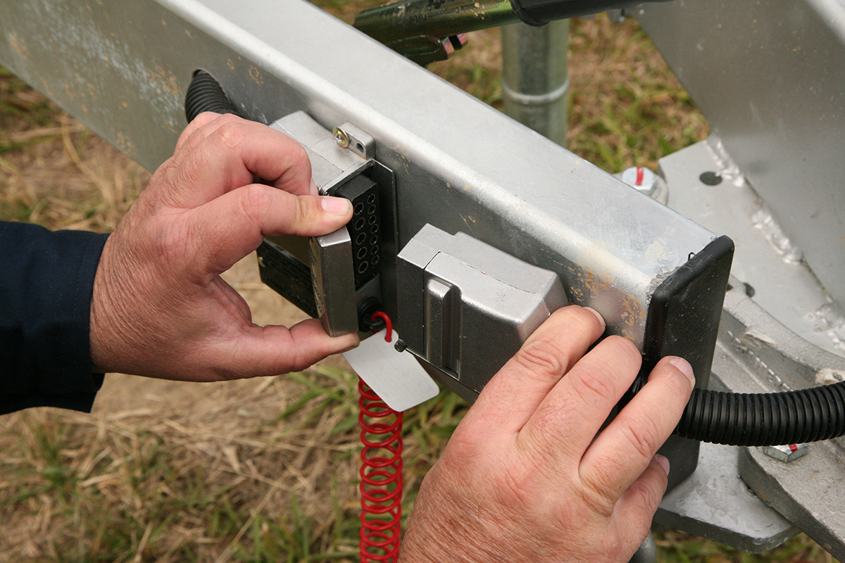 Anderson plugs being connected on the outside